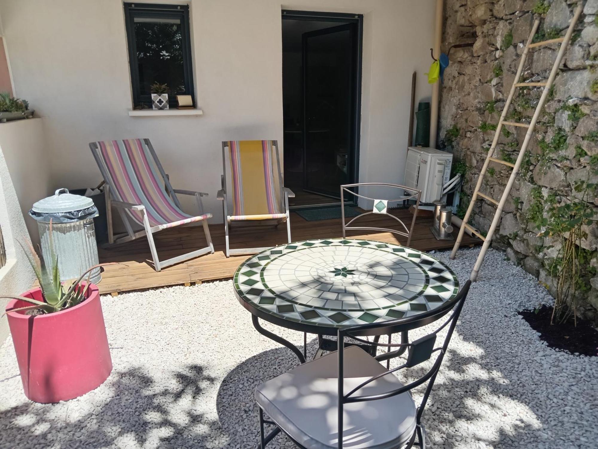 Studio En Rez De Jardin Collobrières 객실 사진